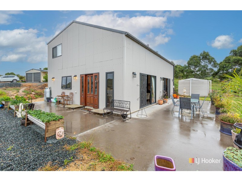 8 Narrawa Place, Bega NSW 2550