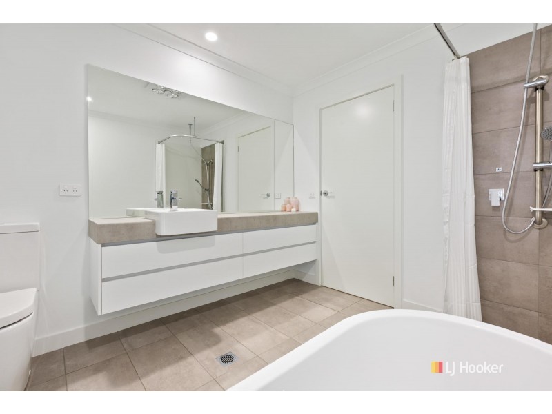 40 Lynjohn Drive, Bega NSW 2550