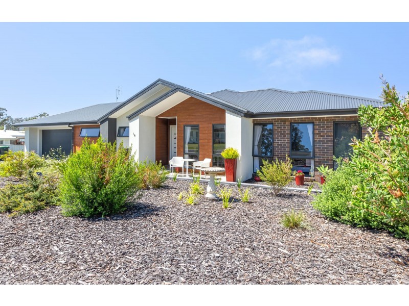 18 Kurrajong Crescent, Kalaru NSW 2550