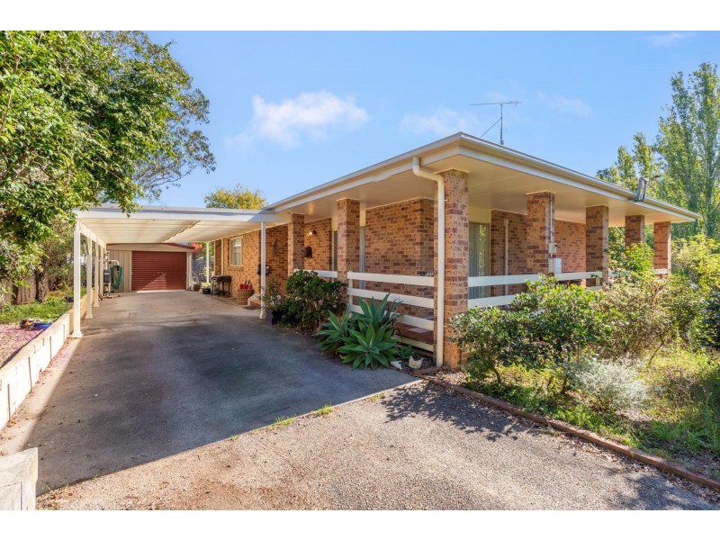 26 Hoyer Street, Cobargo NSW 2550