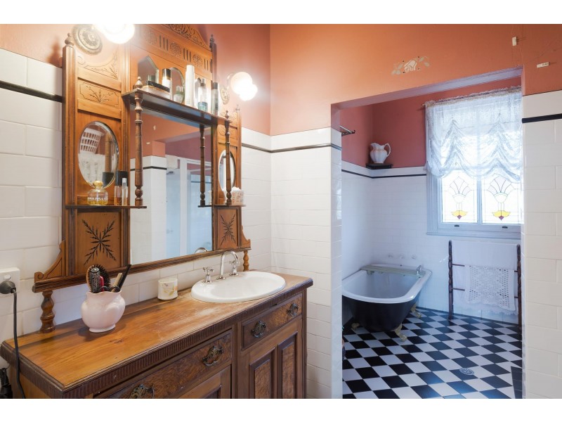 34 Tathra Road, Bega NSW 2550