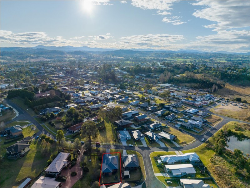 44 Lynjohn Drive, Bega NSW 2550