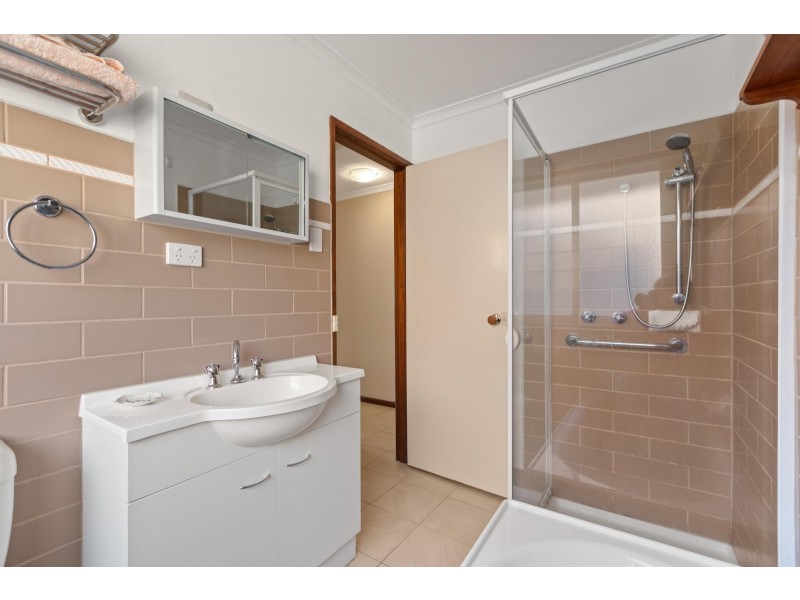 87 Lynjohn Drive, Bega NSW 2550