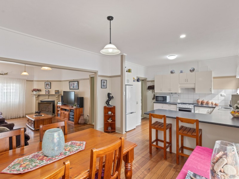 11 Gordon Street, Bega NSW 2550