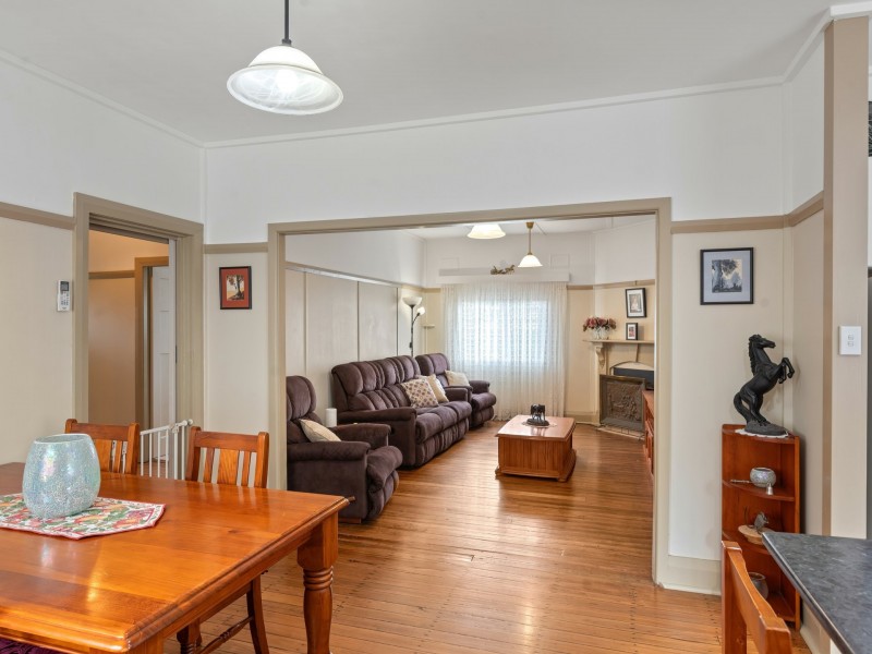 11 Gordon Street, Bega NSW 2550