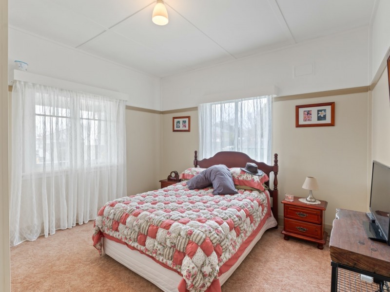 11 Gordon Street, Bega NSW 2550