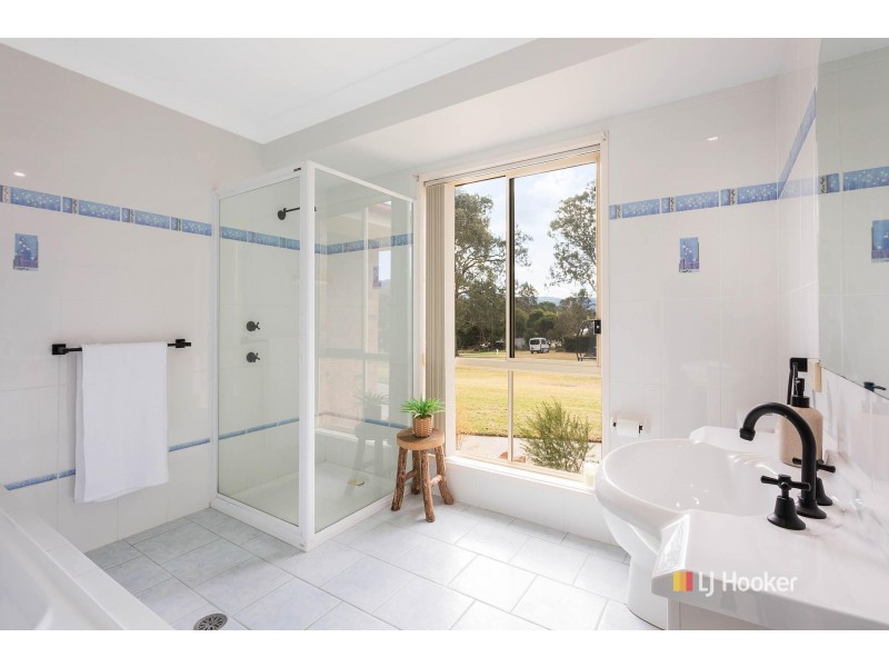 8 Cabarita Lane, Bega NSW 2550