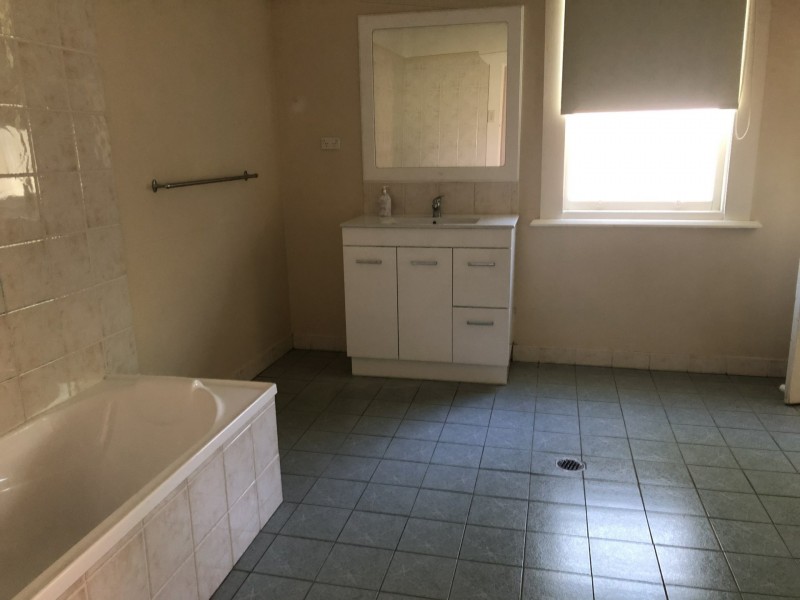 121 East Street, Bega NSW 2550