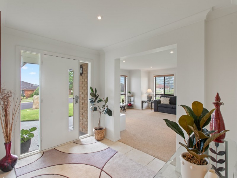 6 Yuin Place, Bega NSW 2550