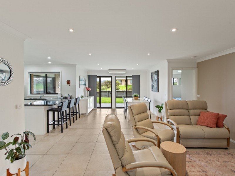6 Yuin Place, Bega NSW 2550