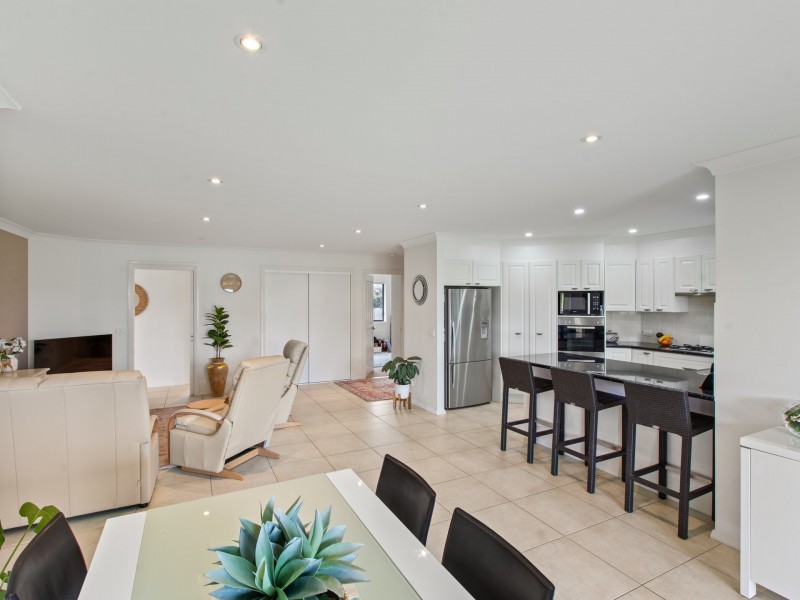 6 Yuin Place, Bega NSW 2550