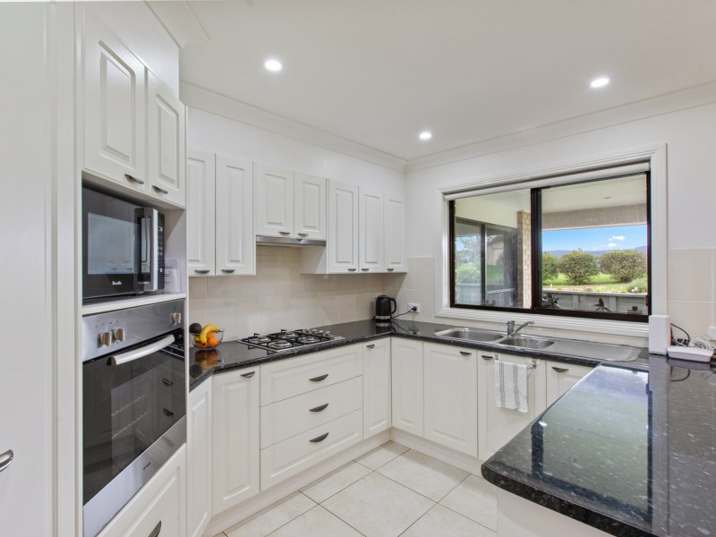 6 Yuin Place, Bega NSW 2550
