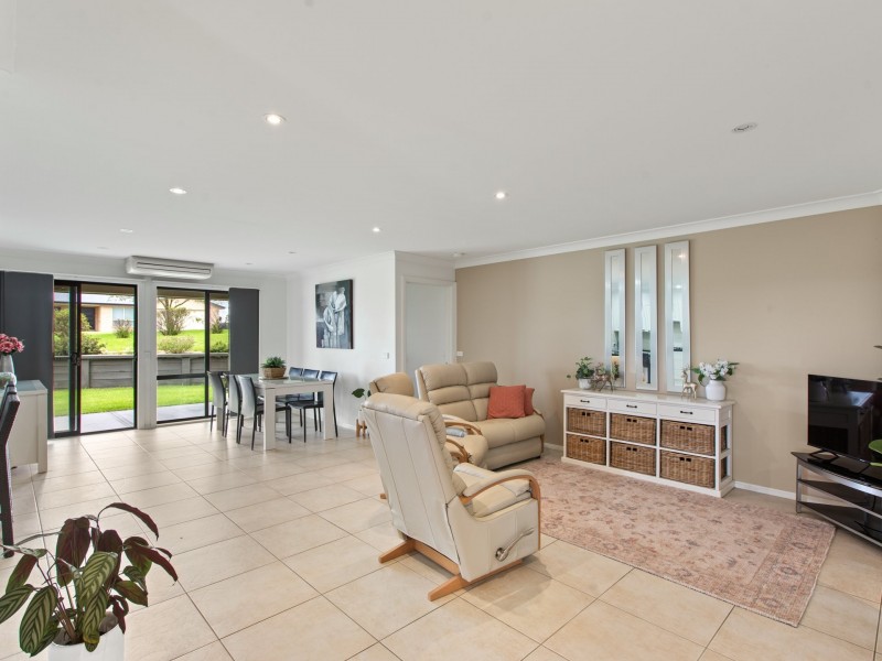 6 Yuin Place, Bega NSW 2550