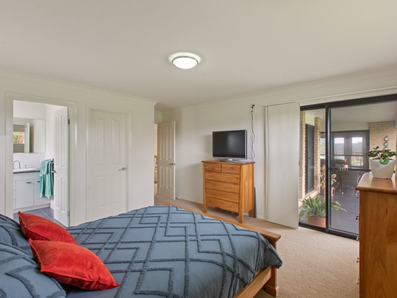 6 Yuin Place, Bega NSW 2550