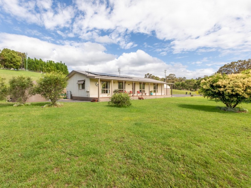 11 Wattle Place, Bega NSW 2550