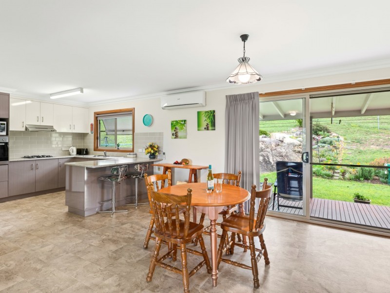 11 Wattle Place, Bega NSW 2550
