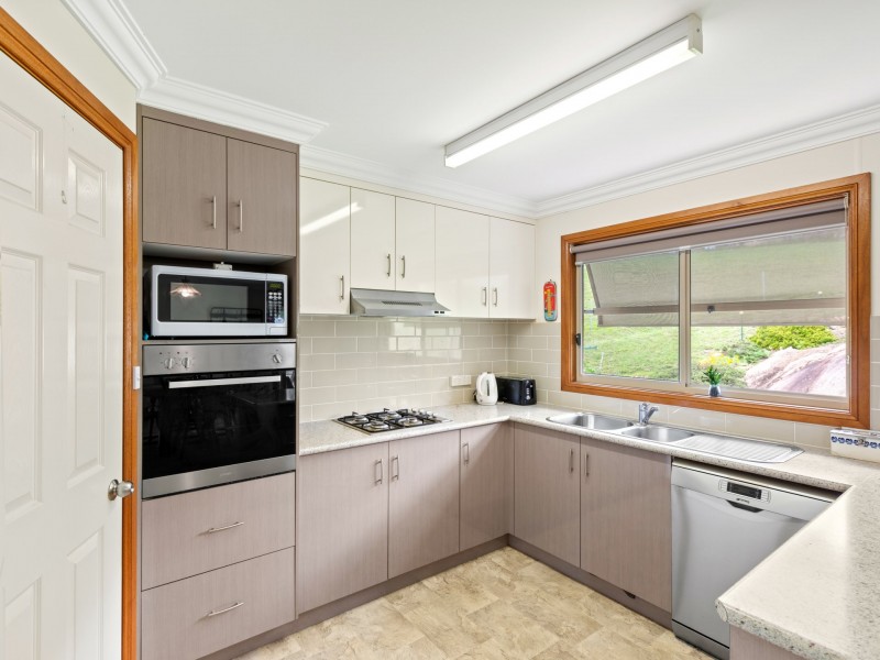 11 Wattle Place, Bega NSW 2550