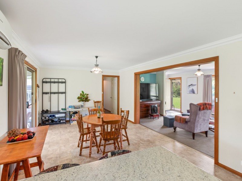 11 Wattle Place, Bega NSW 2550