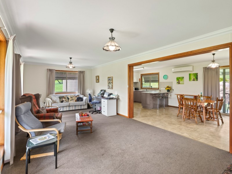 11 Wattle Place, Bega NSW 2550