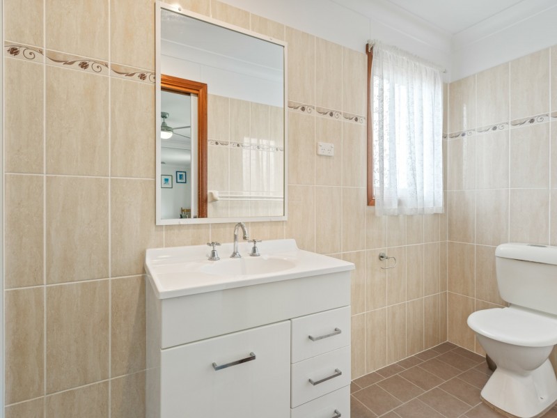 11 Wattle Place, Bega NSW 2550