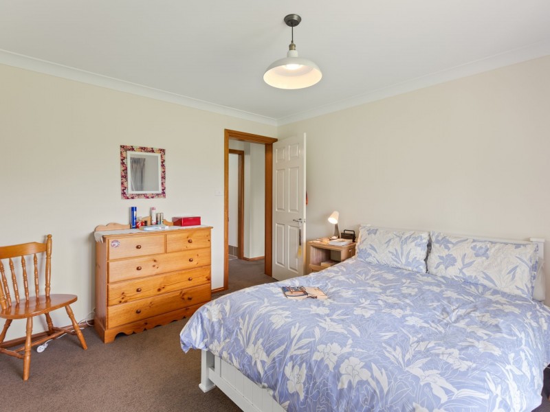 11 Wattle Place, Bega NSW 2550