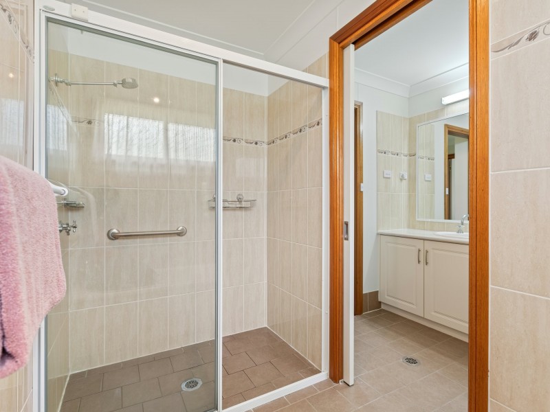 11 Wattle Place, Bega NSW 2550