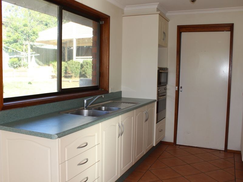 16 Laws Drive, Bega NSW 2550