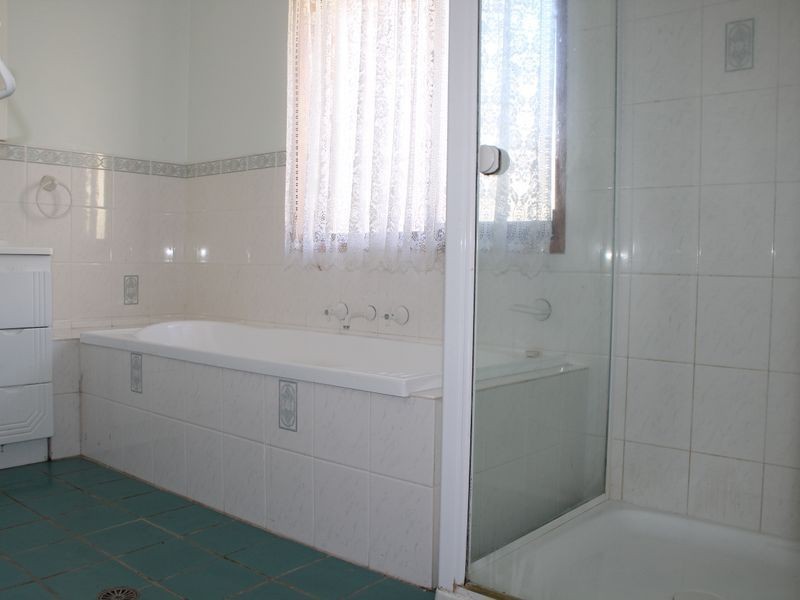 16 Laws Drive, Bega NSW 2550