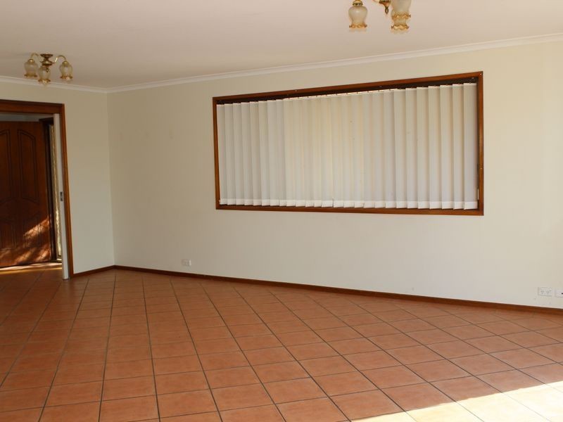 16 Laws Drive, Bega NSW 2550