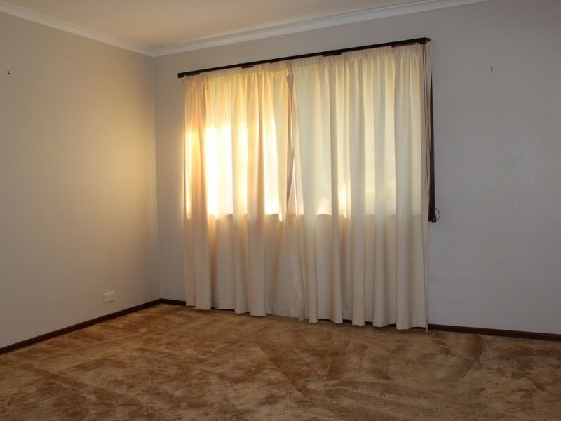 16 Laws Drive, Bega NSW 2550