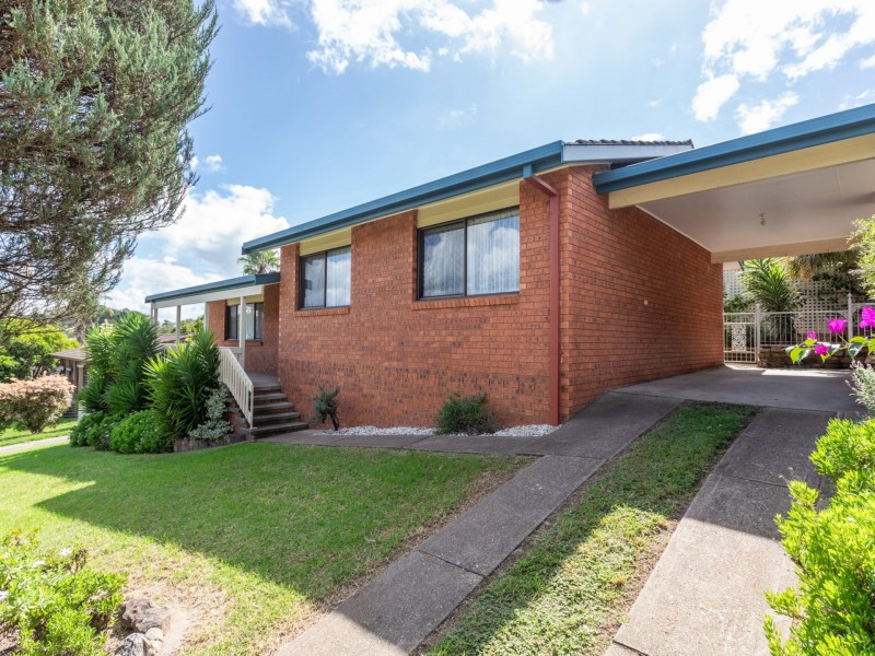 16 Laws Drive, Bega NSW 2550