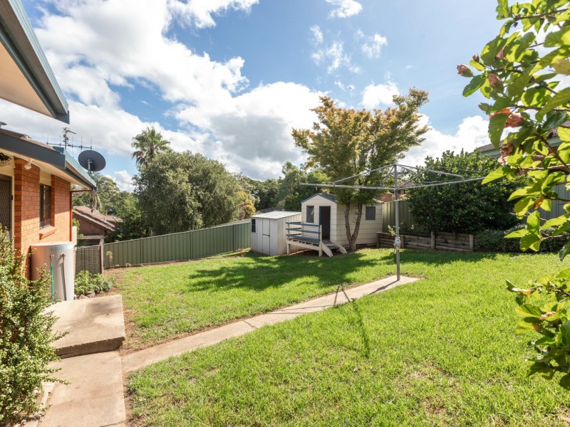 16 Laws Drive, Bega NSW 2550