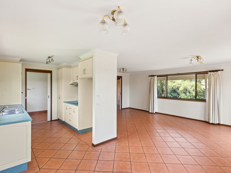 16 Laws Drive, Bega NSW 2550