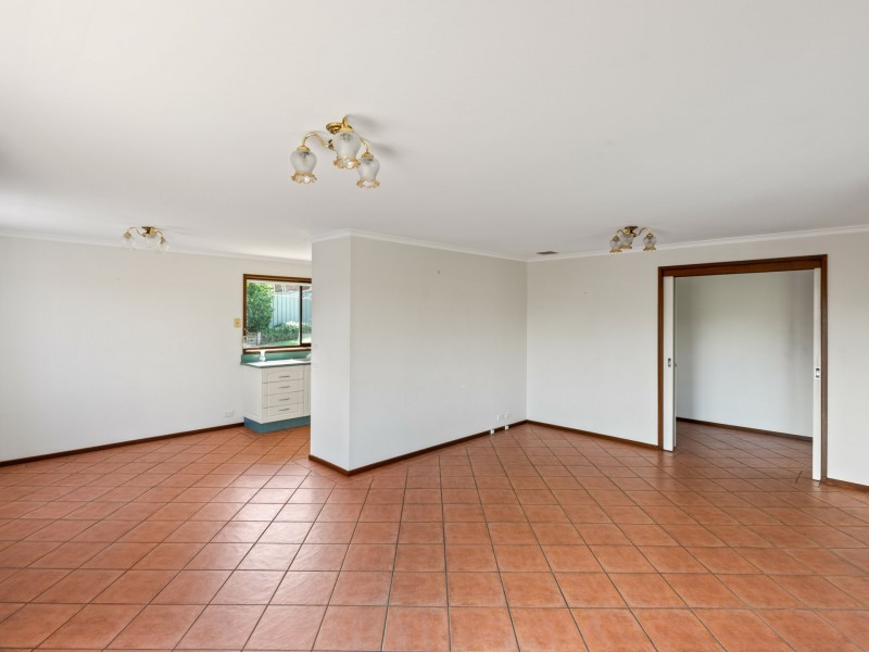 16 Laws Drive, Bega NSW 2550