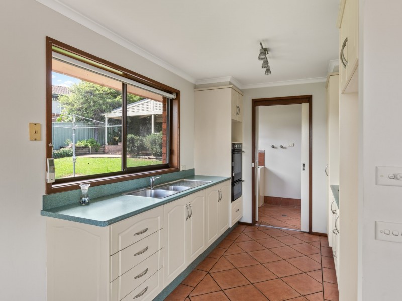 16 Laws Drive, Bega NSW 2550