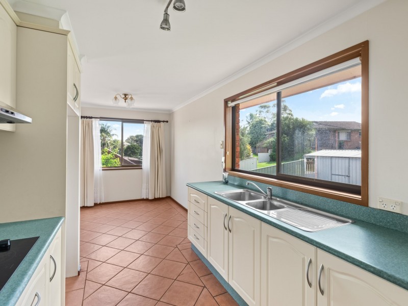 16 Laws Drive, Bega NSW 2550