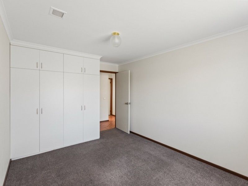 16 Laws Drive, Bega NSW 2550