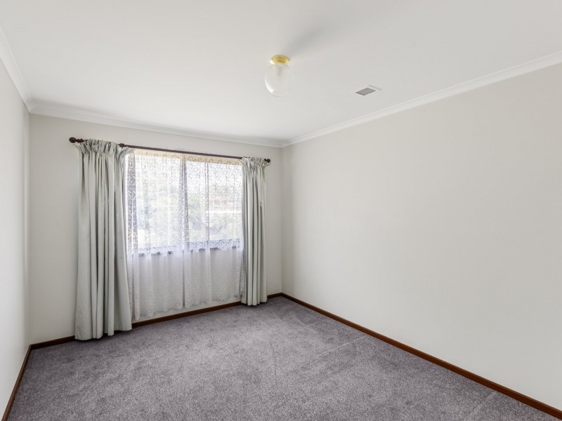 16 Laws Drive, Bega NSW 2550