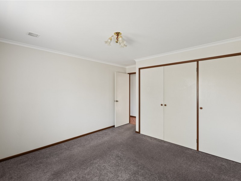 16 Laws Drive, Bega NSW 2550