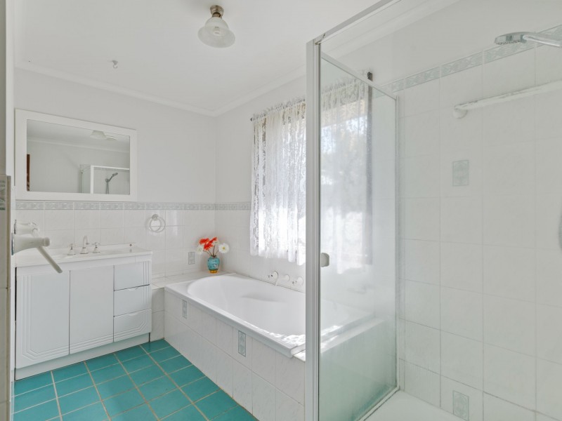 16 Laws Drive, Bega NSW 2550