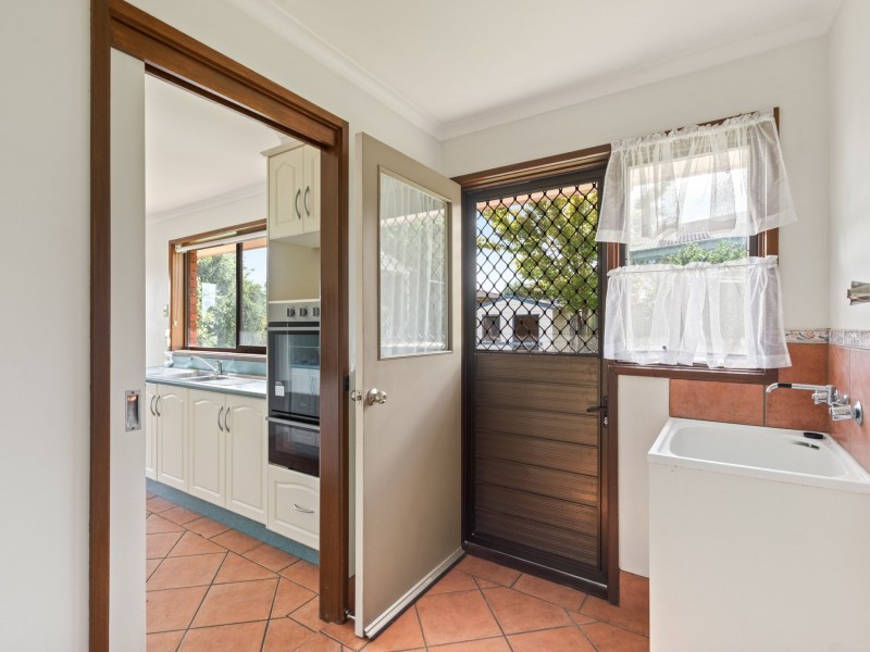 16 Laws Drive, Bega NSW 2550