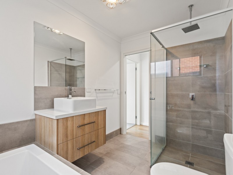 1/2 Kurrajong Crescent, Kalaru NSW 2550
