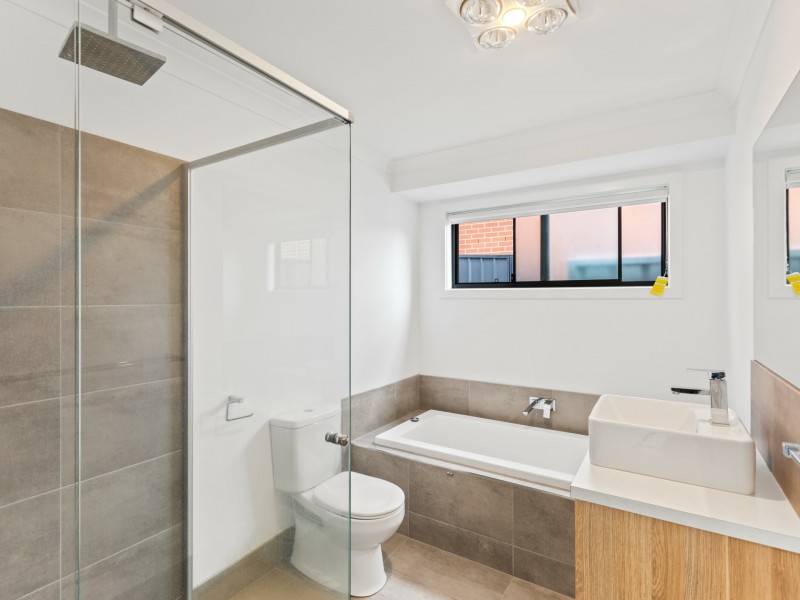 1/2 Kurrajong Crescent, Kalaru NSW 2550