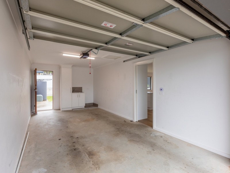 1/2 Kurrajong Crescent, Kalaru NSW 2550