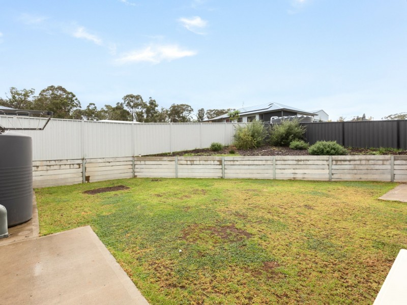 1/2 Kurrajong Crescent, Kalaru NSW 2550