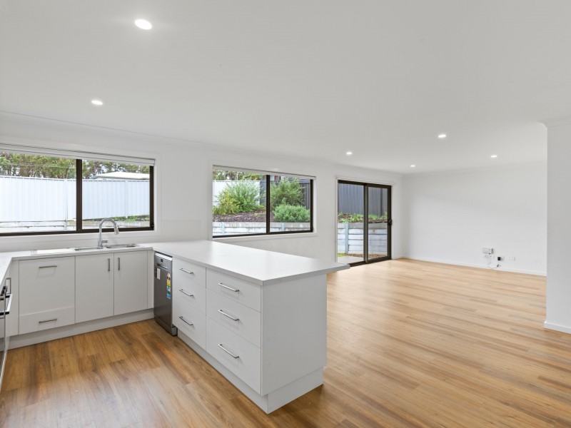 1/2 Kurrajong Crescent, Kalaru NSW 2550