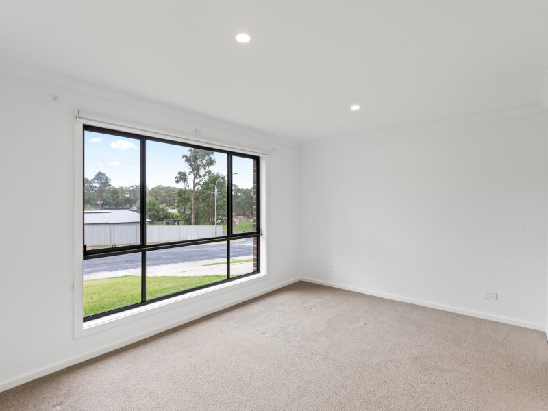 1/2 Kurrajong Crescent, Kalaru NSW 2550