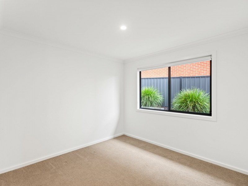 1/2 Kurrajong Crescent, Kalaru NSW 2550