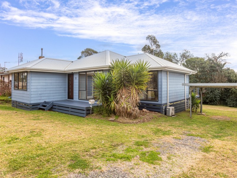 51 Howard Avenue, Bega NSW 2550