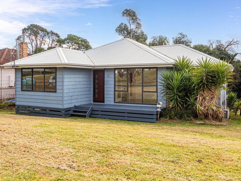 51 Howard Avenue, Bega NSW 2550